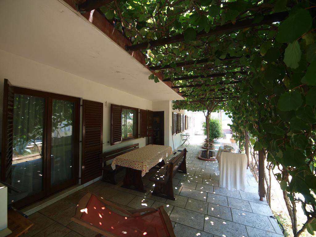 Diana'S Place Пула Екстериор снимка